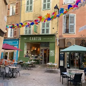Akropole De Caroline, Central, Lumineux, Calme, Free Parking, Lift, 3 Beds Appartement